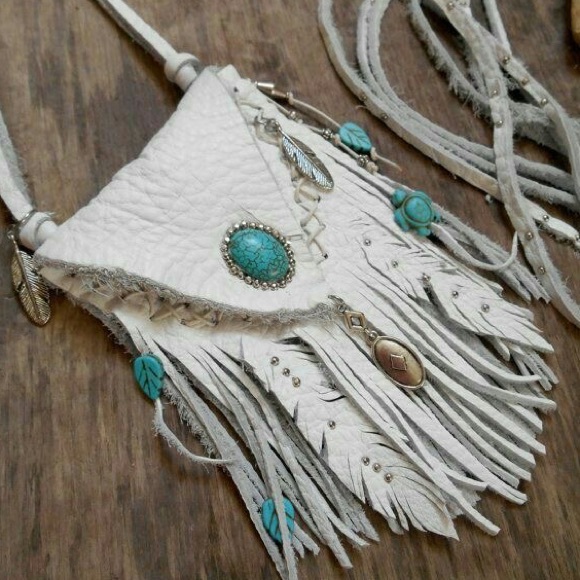 🌸 INSPIRE 🌸 TRENDY LOVE TRAVEL COOL DEMURE FRINGE GLOW BOHO ROBE LACE FEATHER - Picture 3 of 16